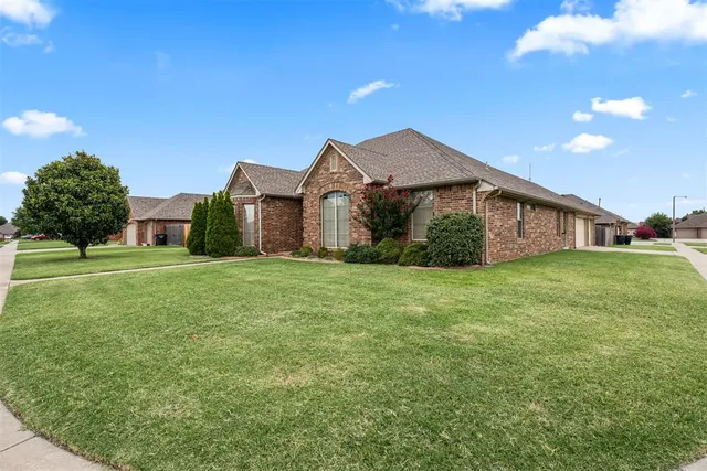 Photo 5 — 2001 SW 32nd Street, Oklahoma City, OK 73170