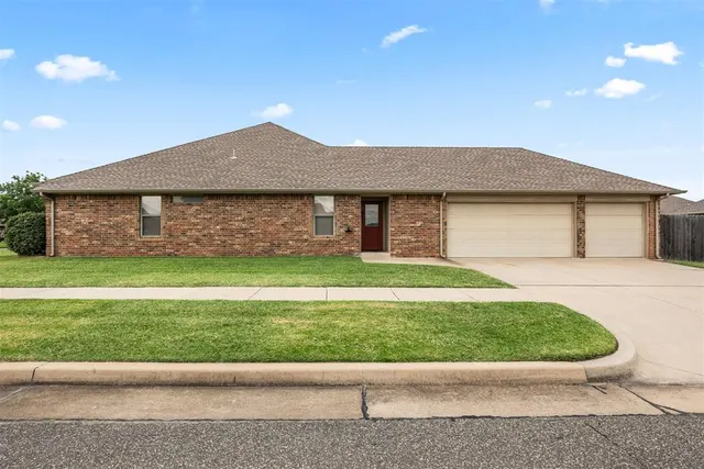 Photo 6 — 2001 SW 32nd Street, Oklahoma City, OK 73170