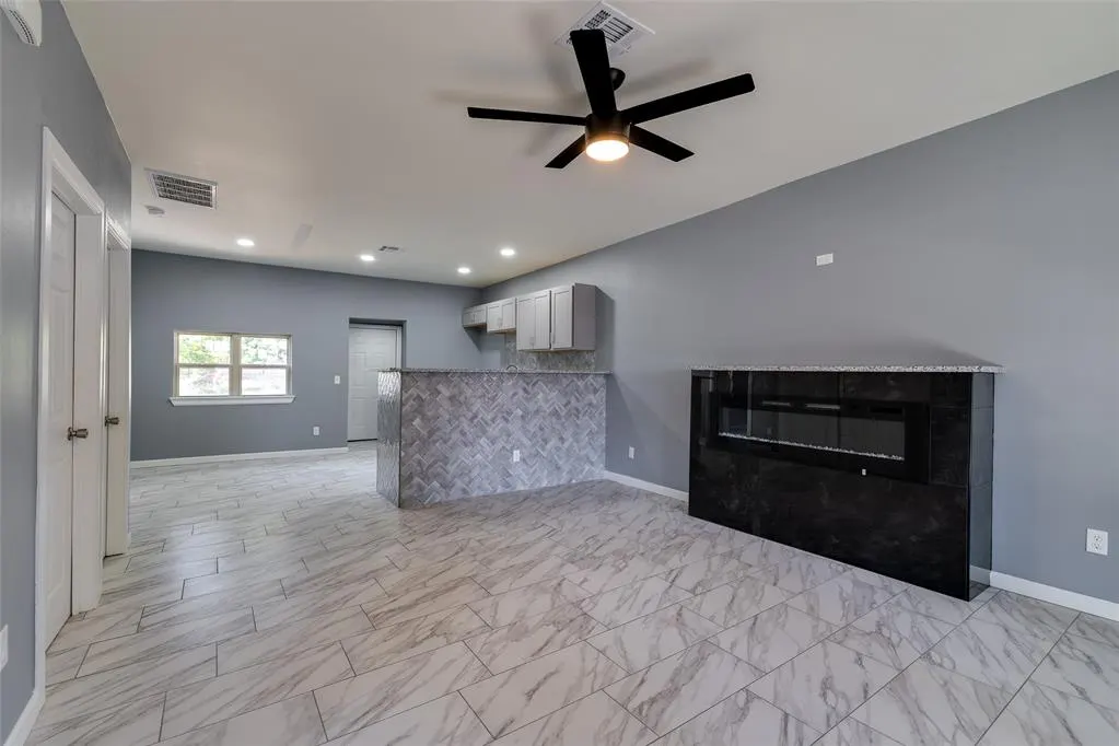Photo 5 — 422 SE 17th Street, Oklahoma City, OK 73129