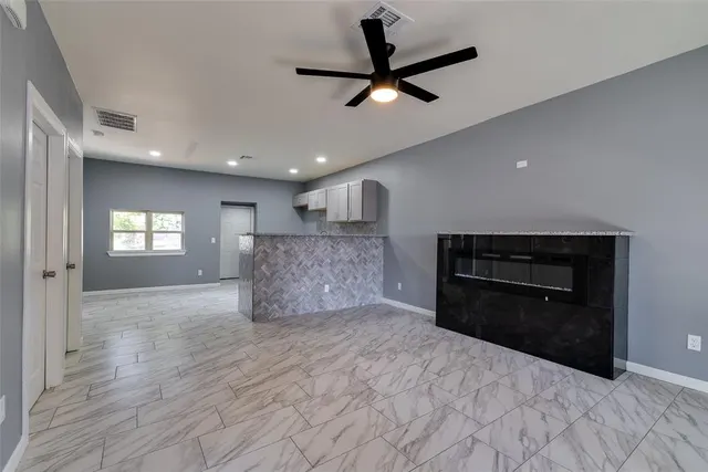 Photo 5 — 422 SE 17th Street, Oklahoma City, OK 73129