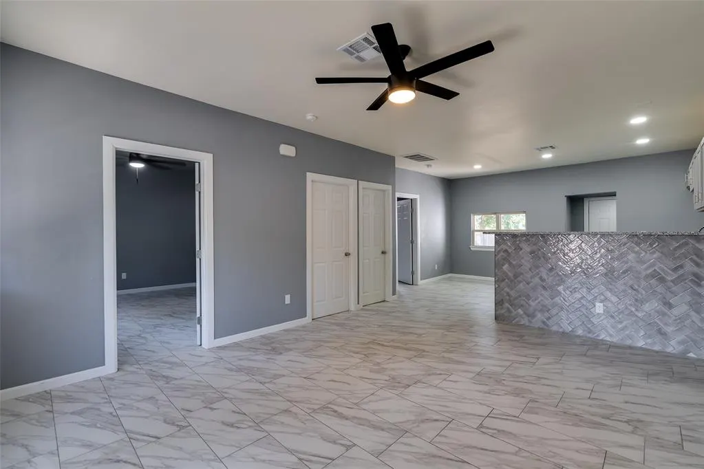 Photo 7 — 422 SE 17th Street, Oklahoma City, OK 73129