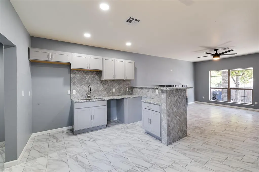 Photo 13 — 422 SE 17th Street, Oklahoma City, OK 73129