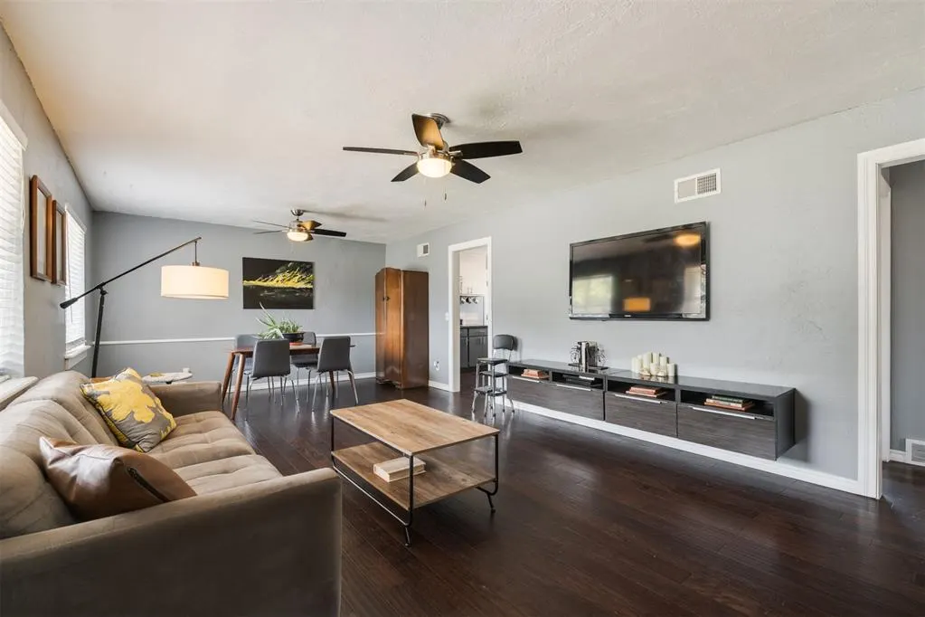 Photo 4 — 1519 Carlisle Court, Oklahoma City, OK 73120