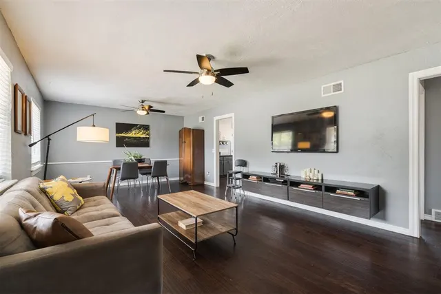 Photo 4 — 1519 Carlisle Court, Oklahoma City, OK 73120