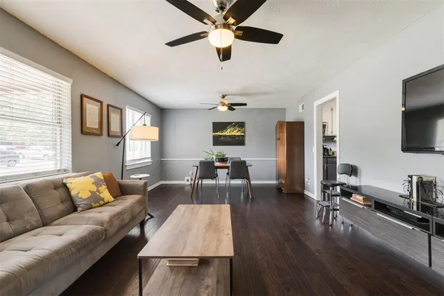 Photo 5 — 1519 Carlisle Court, Oklahoma City, OK 73120
