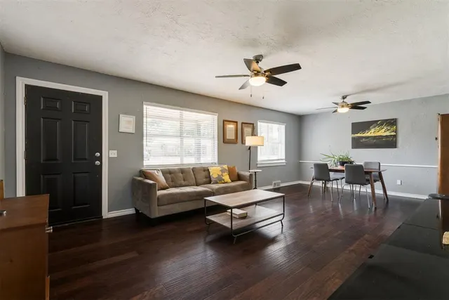 Photo 6 — 1519 Carlisle Court, Oklahoma City, OK 73120