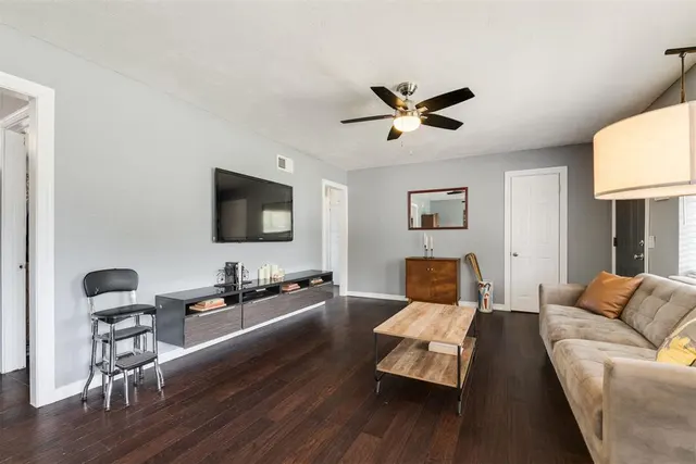 Photo 7 — 1519 Carlisle Court, Oklahoma City, OK 73120