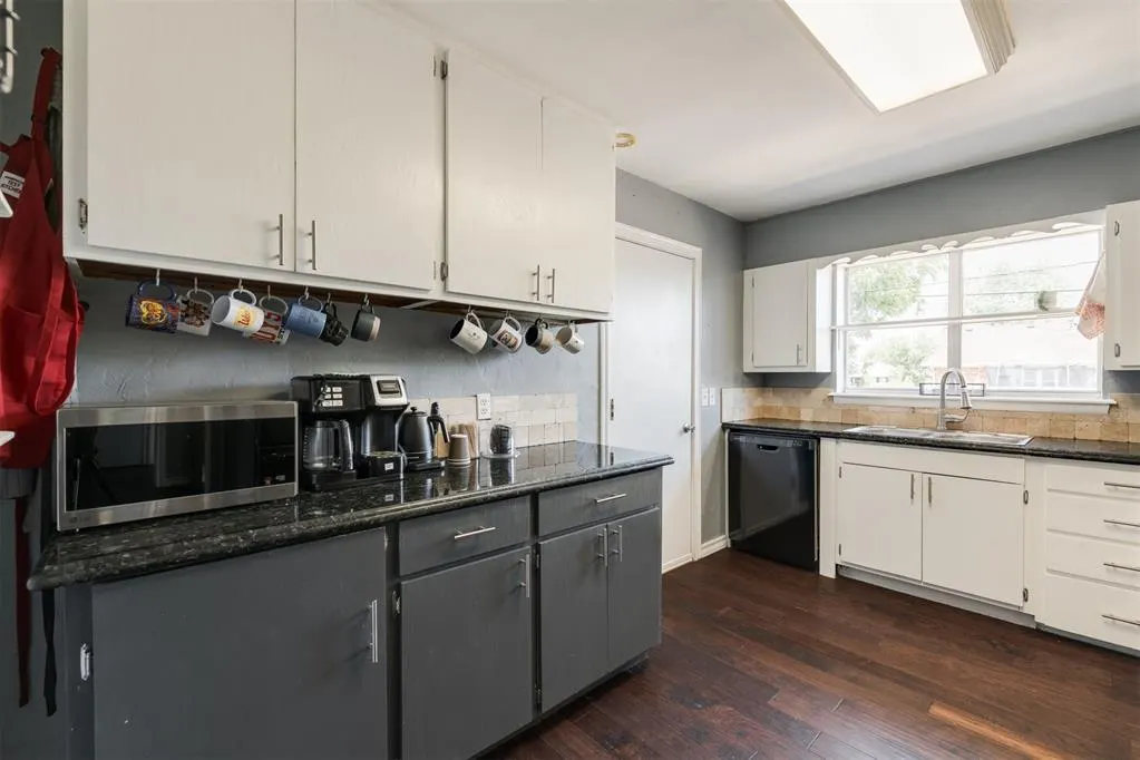 Photo 12 — 1519 Carlisle Court, Oklahoma City, OK 73120