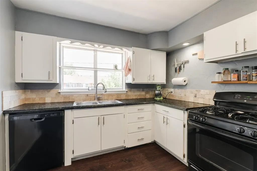 Photo 13 — 1519 Carlisle Court, Oklahoma City, OK 73120