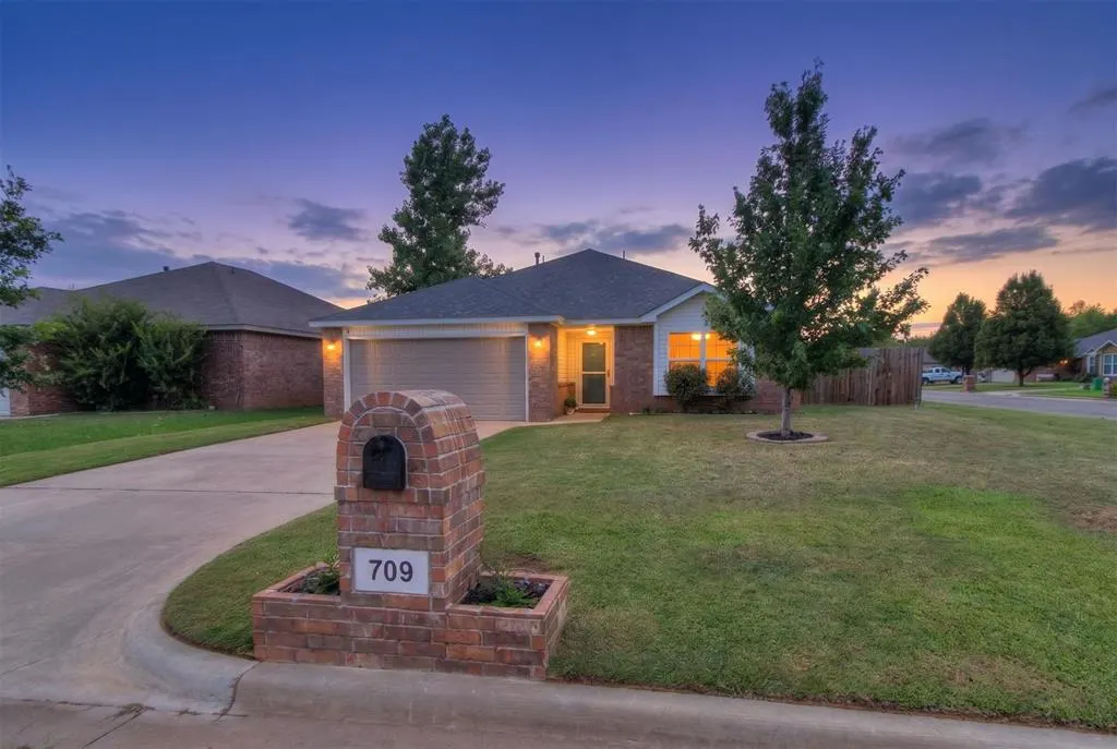 Photo 2 — 709 NE 20th Terrace, Newcastle, OK 73065