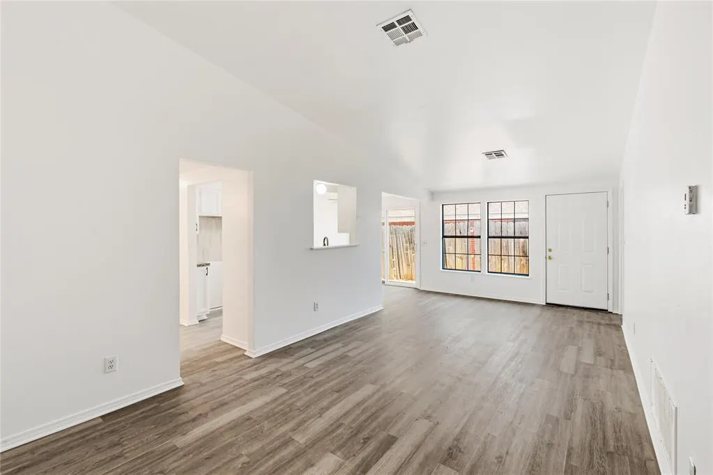 Photo 2 — 229 Windsor Way, Oklahoma City, OK 73110