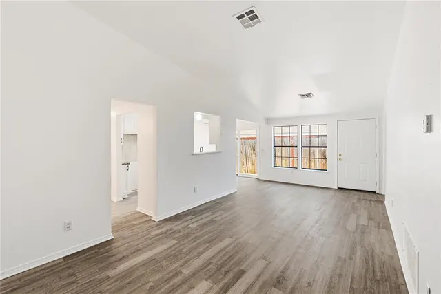 Photo 2 — 229 Windsor Way, Oklahoma City, OK 73110