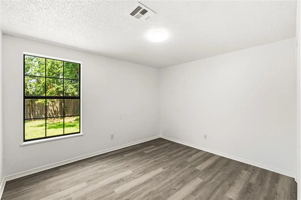 Photo 9 — 229 Windsor Way, Oklahoma City, OK 73110