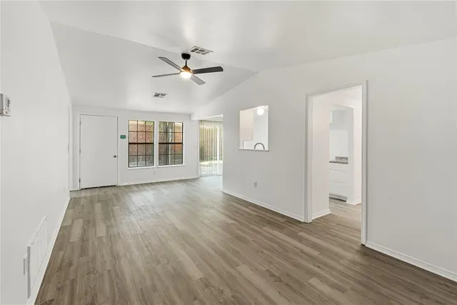 Photo 2 — 231 Windsor Way, Oklahoma City, OK 73110