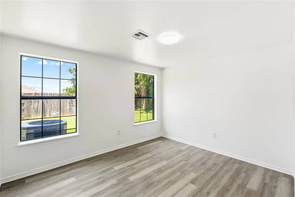 Photo 7 — 231 Windsor Way, Oklahoma City, OK 73110