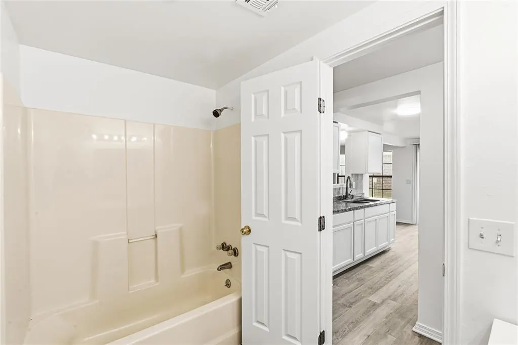 Photo 9 — 231 Windsor Way, Oklahoma City, OK 73110