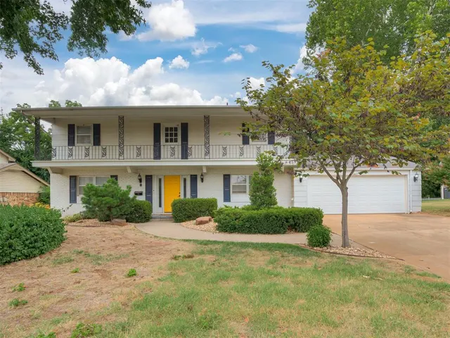Photo 2 — 823 W Adams Street, Purcell, OK 73080