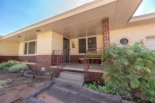 Photo 2 — 2505 Robin Road, Midwest City, OK 73110
