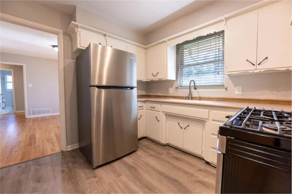 Photo 9 — 2505 Robin Road, Midwest City, OK 73110