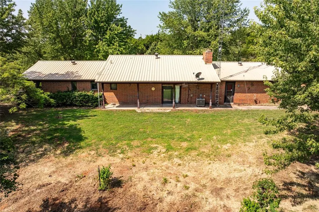 Photo 4 — 2025 Cherokee Drive, Calumet, OK 73014