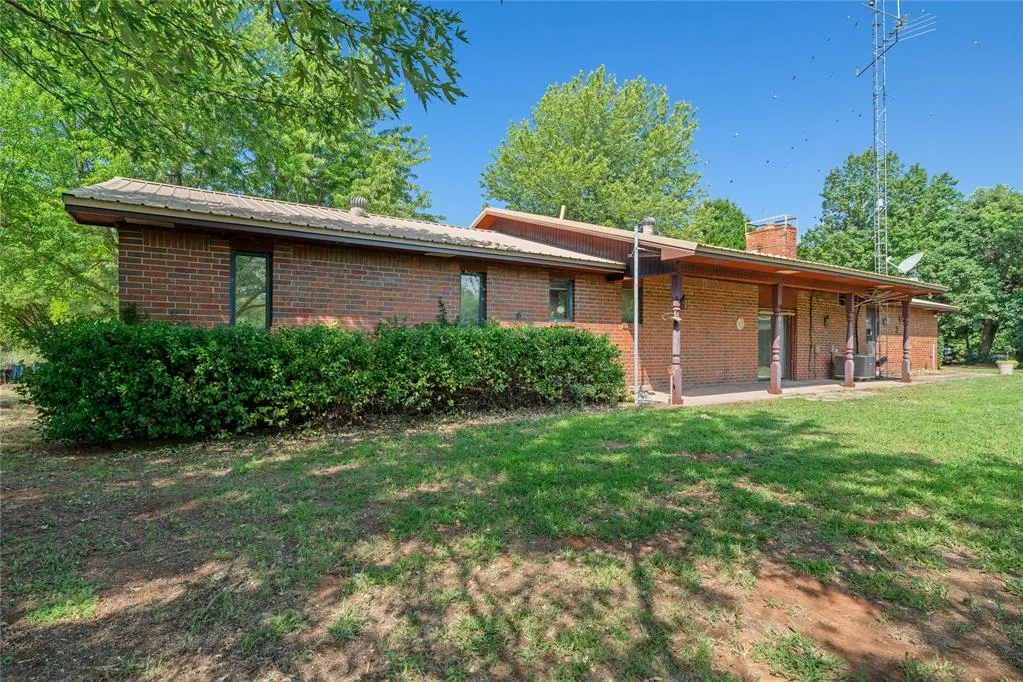 Photo 5 — 2025 Cherokee Drive, Calumet, OK 73014