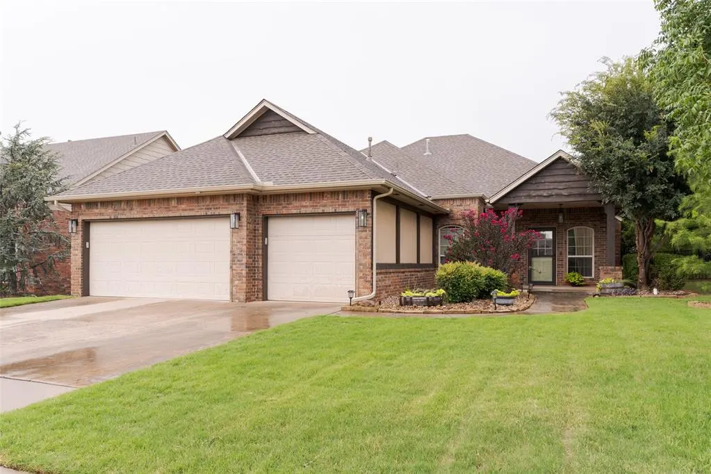 Photo 4 — 1309 Glen Cove Drive, Edmond, OK 73003