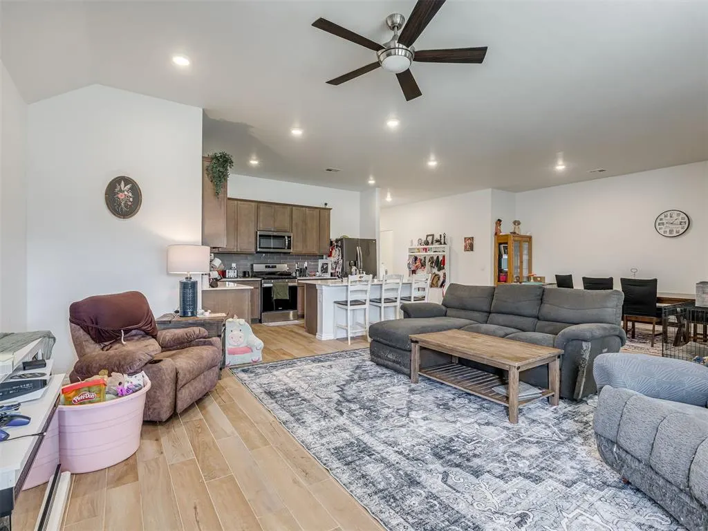 Photo 6 — 2517 Kathleens Crossing, Yukon, OK 73099