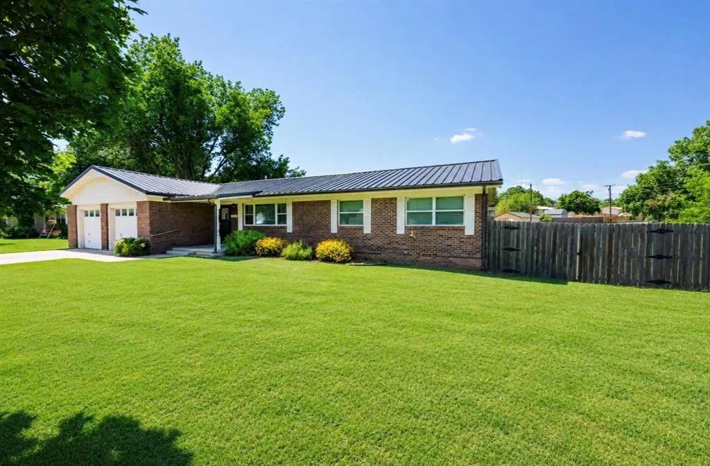 Photo 2 — 2 Shannon Drive, Chickasha, OK 73018