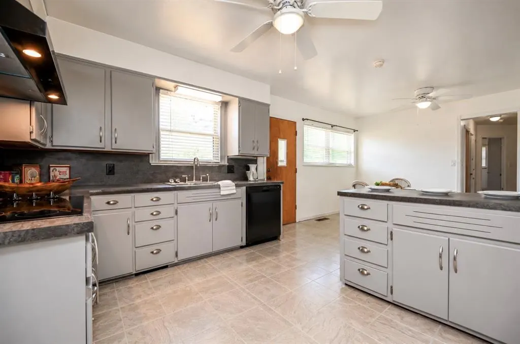 Photo 8 — 2 Shannon Drive, Chickasha, OK 73018