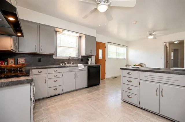 Photo 8 — 2 Shannon Drive, Chickasha, OK 73018