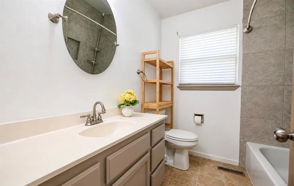 Photo 14 — 2 Shannon Drive, Chickasha, OK 73018