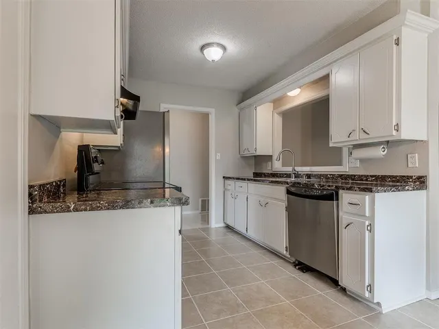 Photo 7 — 1638 Sheffield Drive, Norman, OK 73071