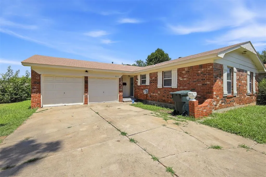 Photo 2 — 227 W Campbell Drive, Oklahoma City, OK 73110