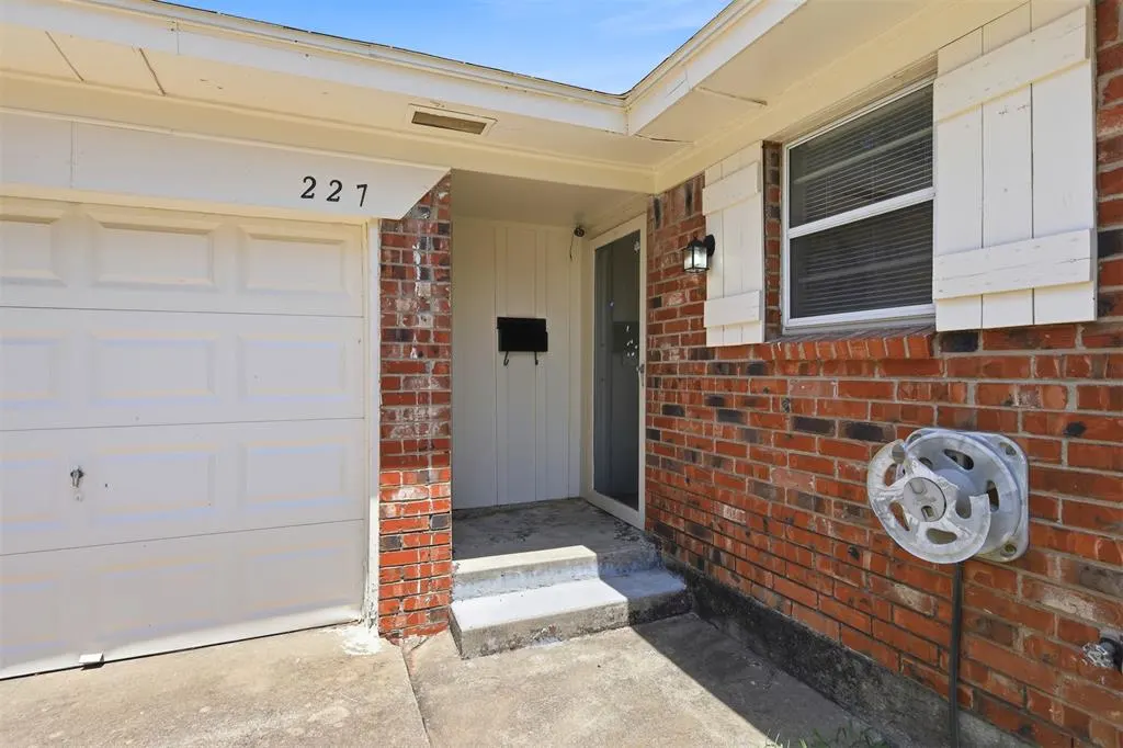 Photo 3 — 227 W Campbell Drive, Oklahoma City, OK 73110