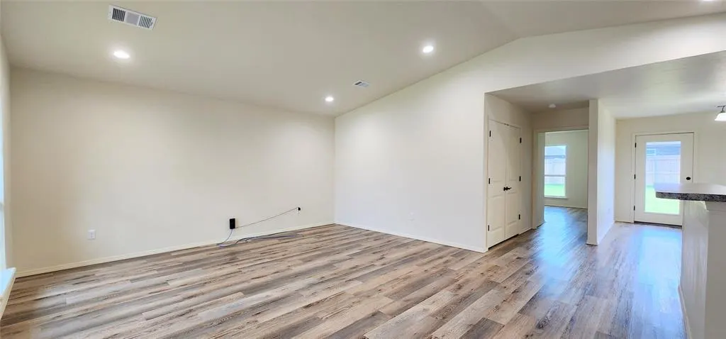 Photo 3 — 14644 Bedrock Lane, Yukon, OK 73099