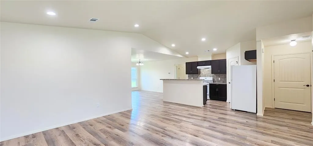 Photo 4 — 14644 Bedrock Lane, Yukon, OK 73099