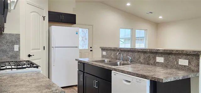 Photo 6 — 14644 Bedrock Lane, Yukon, OK 73099