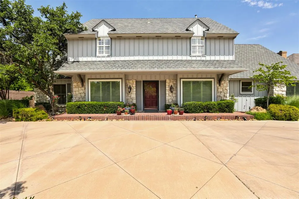 Front exterior — 1433 Glenbrook Drive, Oklahoma City, OK 73118