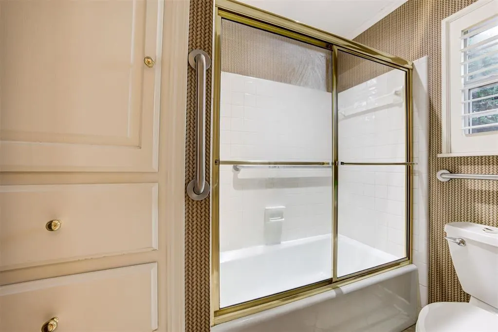 Photo 19 — 1433 Glenbrook Drive, Oklahoma City, OK 73118