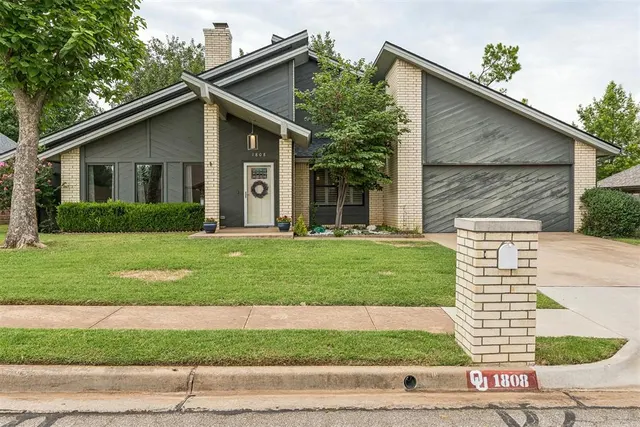 Front exterior — 1808 Asbury Place, Norman, OK 73071