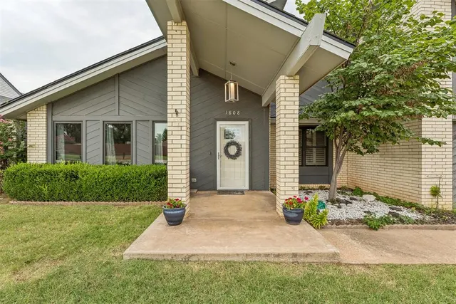 Photo 2 — 1808 Asbury Place, Norman, OK 73071