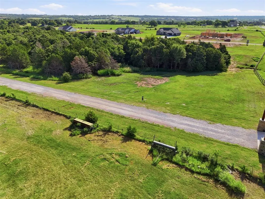 Front exterior — 860 Creekside Trail 001, Guthrie, OK 73044