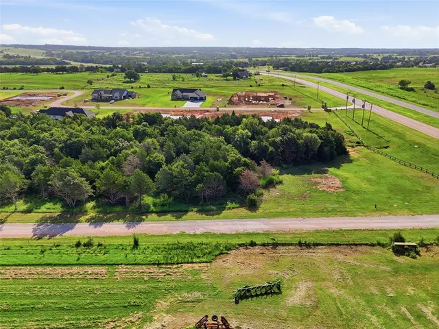 Photo 3 — 860 Creekside Trail 001, Guthrie, OK 73044