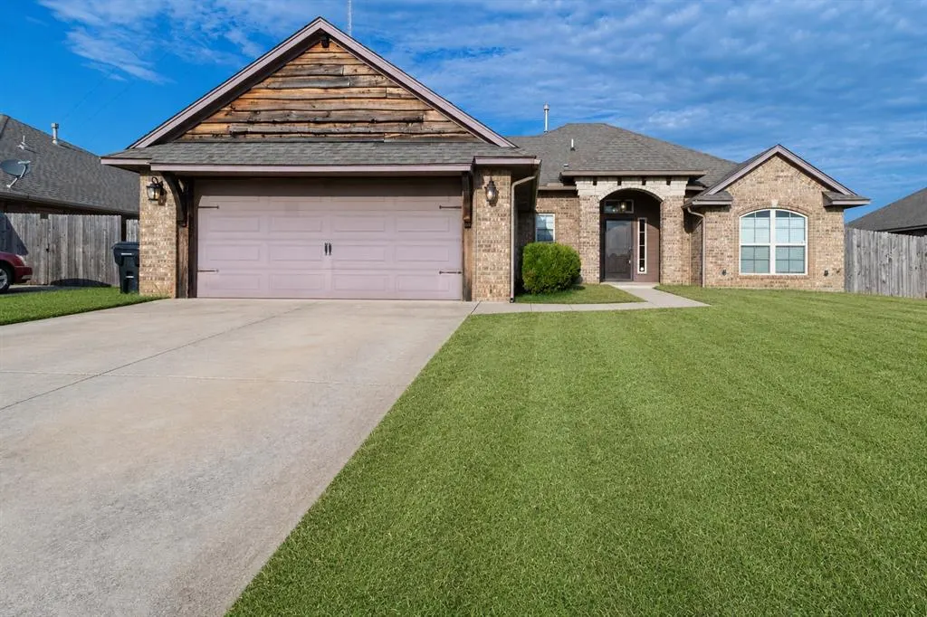 Photo 2 — 3312 Sharon Drive, Moore, OK 73160