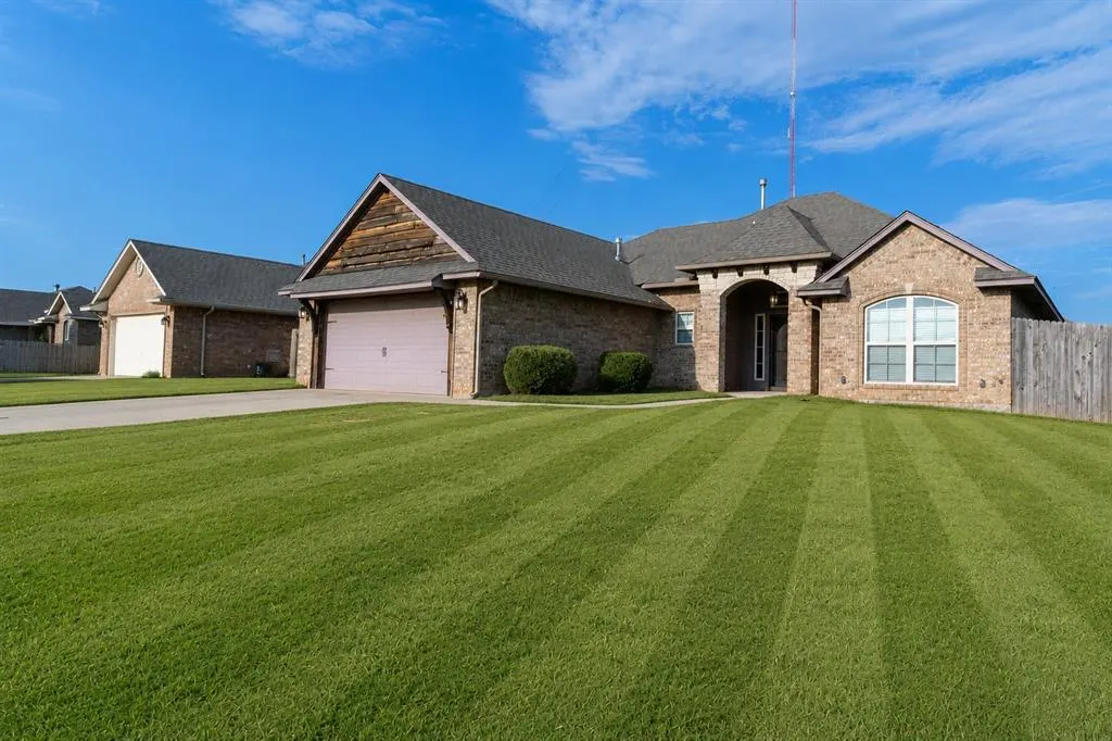 Photo 4 — 3312 Sharon Drive, Moore, OK 73160