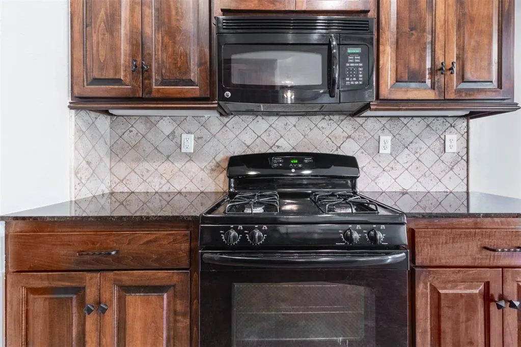 Photo 11 — 3312 Sharon Drive, Moore, OK 73160