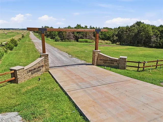 Photo 8 — 1001 Meadow Park Road 025, Guthrie, OK 73044
