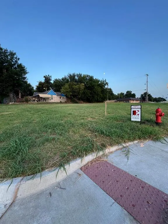 Photo 2 — 2000 NE 16th Terrace, Oklahoma City, OK 73117