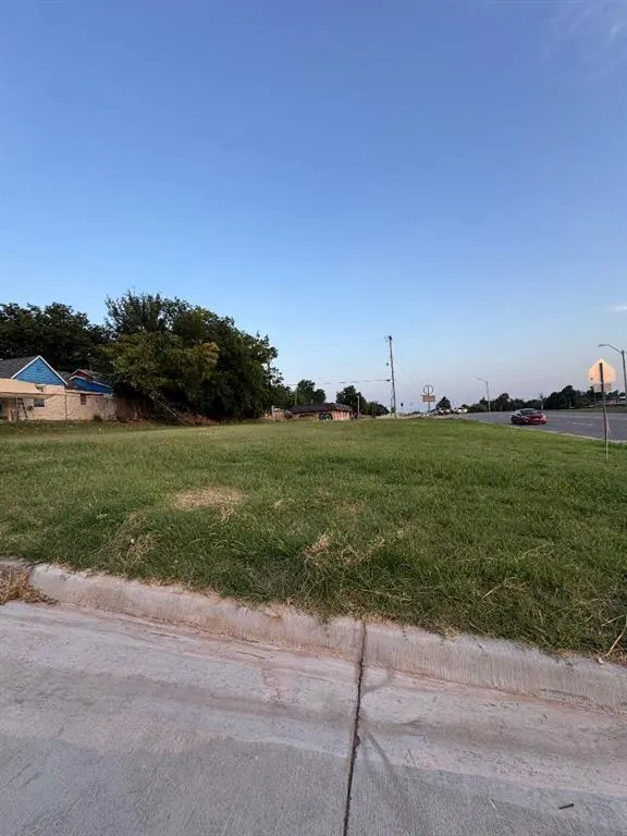 Photo 3 — 2000 NE 16th Terrace, Oklahoma City, OK 73117