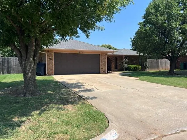 Photo 5 — 25 Corona Drive, Oklahoma City, OK 73149-1805